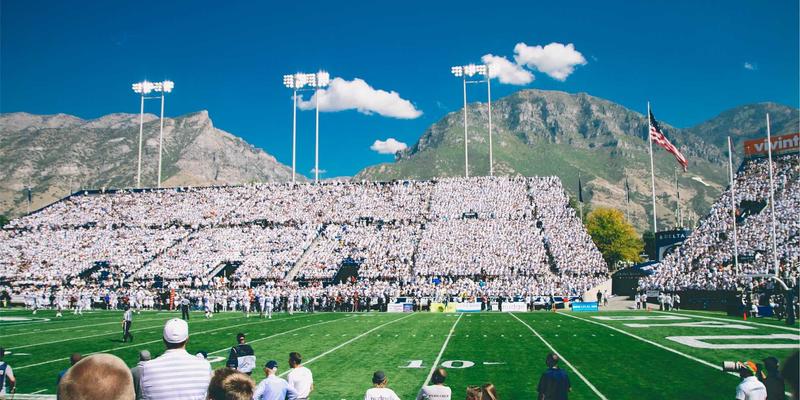 从球场到山野：足球运动员也需了解的户外冲锋衣三层着装系统与面料科技