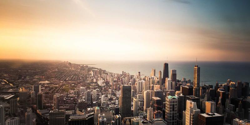 从跑步到登山：户外徒步登山杖的深度解析，如何通过材质、锁紧与避震设计保护膝关节并提升效率