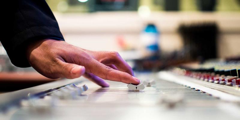 体育用品新趋势：从专业足球装备到智能健身器材的全面解析