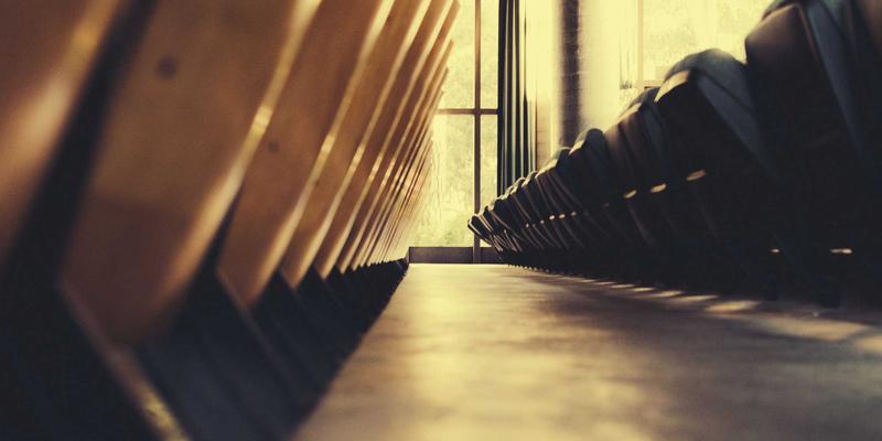 家庭健身房搭建全攻略：从篮球爱好者到全能运动空间，兼顾力量、有氧与球类训练