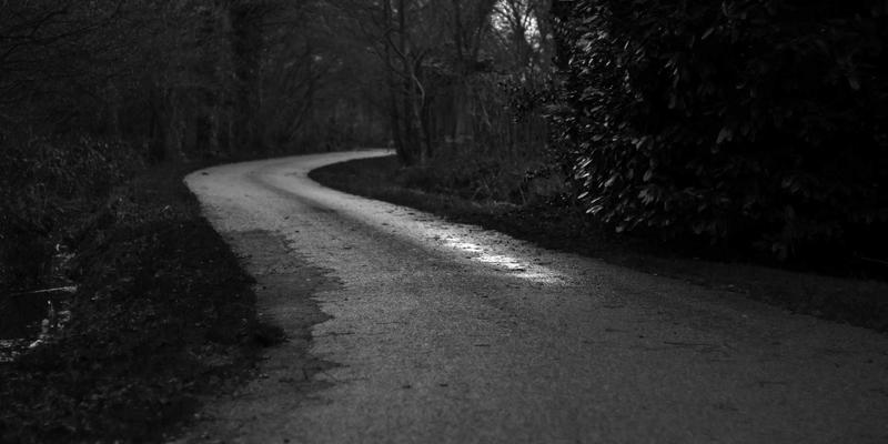 户外运动太阳镜镜片颜色与涂层技术全解析：跑步与篮球爱好者的视觉增强指南