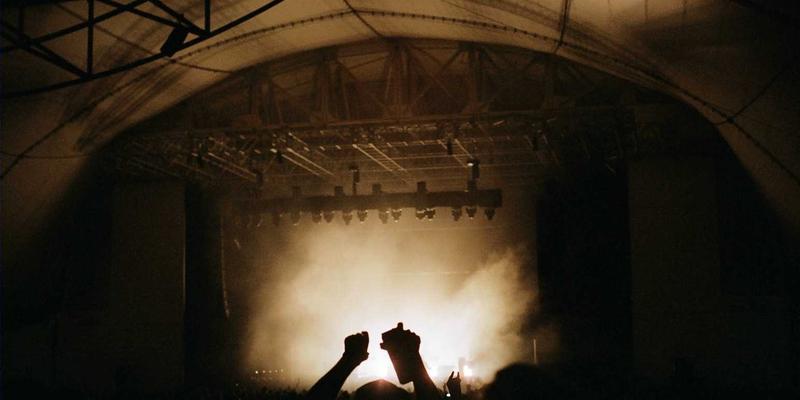 羽毛球、健身器材与足球：三大体育用品的科学选择与健康价值