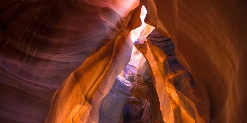 羽毛球拍中杆硬度与平衡点解析：如何像篮球控球般精准，如跑步冲刺般强力杀球